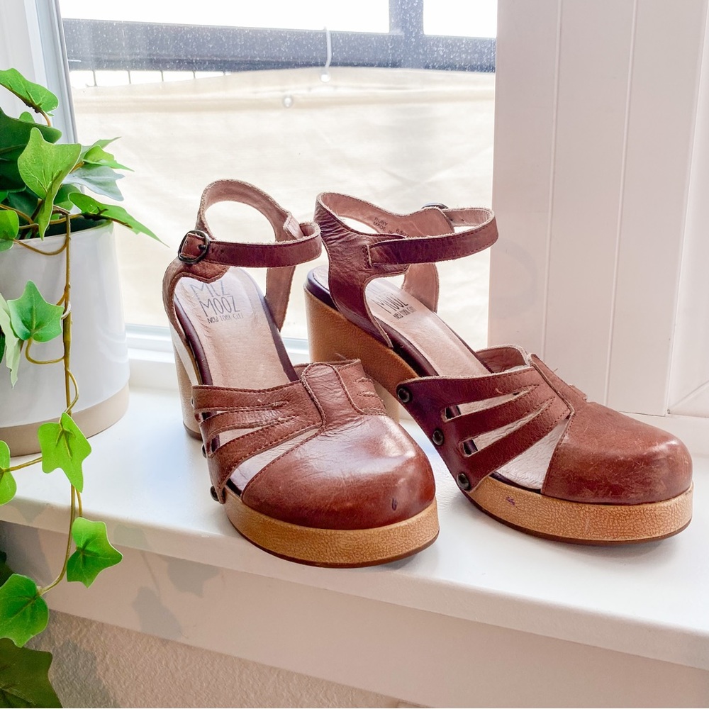 Miz Mooz Cognac Leather Wood Heeled Sandal Size 6.5 Closed Toe Adjustable Strap